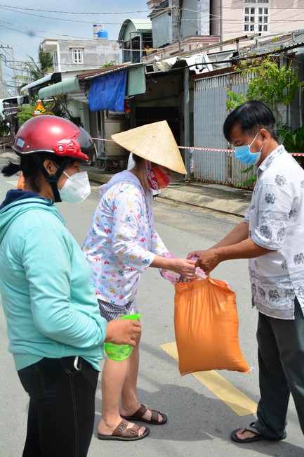 Continuing to support people in need in the Covid-19 pandemic of Hoang Phap Pagoda (series 4)